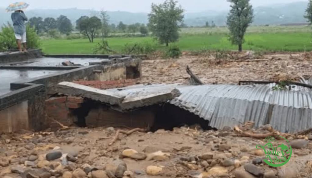 InShot_20250817_194918557-1024x585 Cloudburst in Kathua Disrupts Train Services