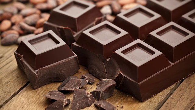 dark-chocolate-1-2025-09-912e5276acef5509edd1f202a3d9caef Karva Chauth 2025: Gift idea for wives and husbands