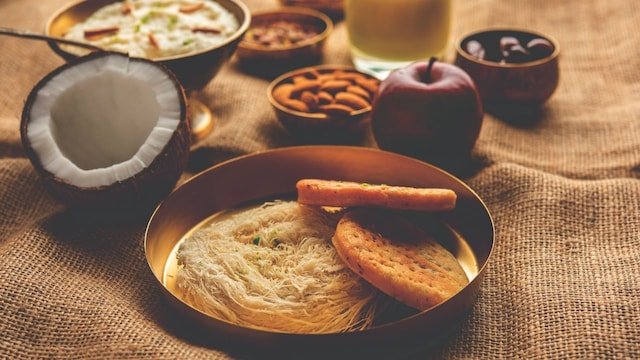 karwa-chauth-2025-sargi-2025-10-dc7d8208babfe743abcea76b29298aca Karva Chauth 2025: Fasting Tips required to stay active throughout the day